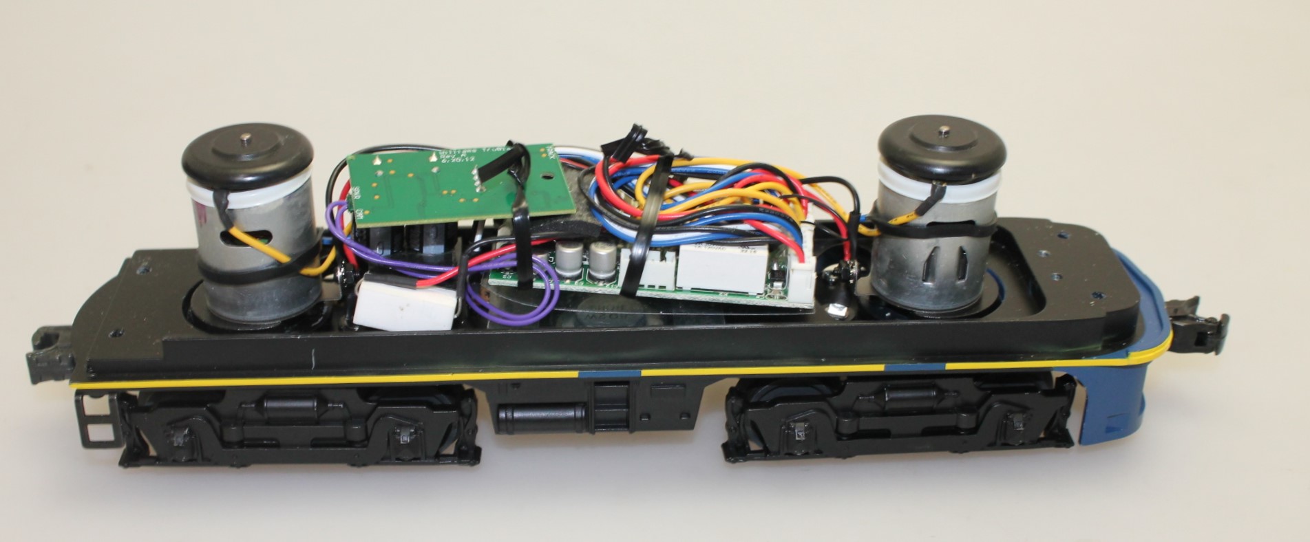 (image for) Complete Chassis - Santa Fe Blue & Yellow ( O Scale FA2 )
